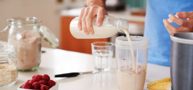 milk, water, almond milk to make protein shake without blender